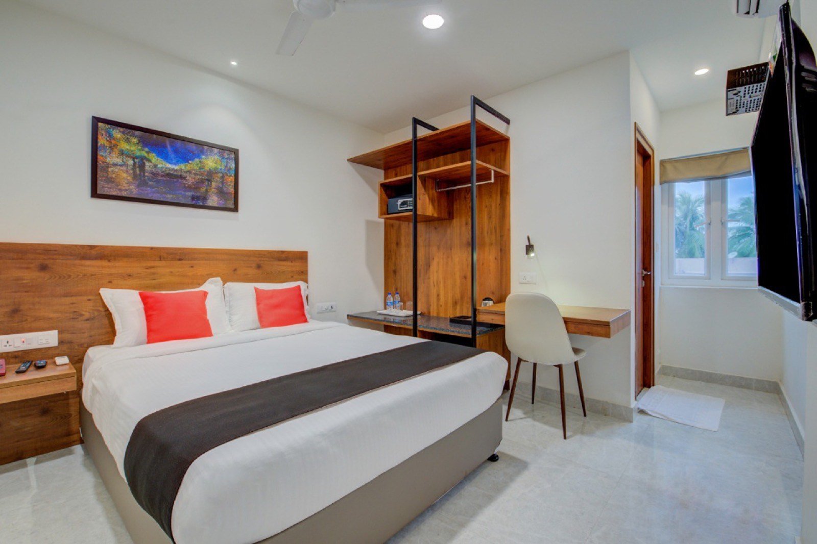 Deluxe room near Meenambakkam Airport, luxury stay