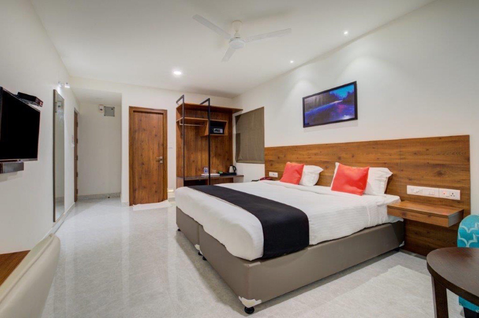 Executive room near Chennai Airport with king bed