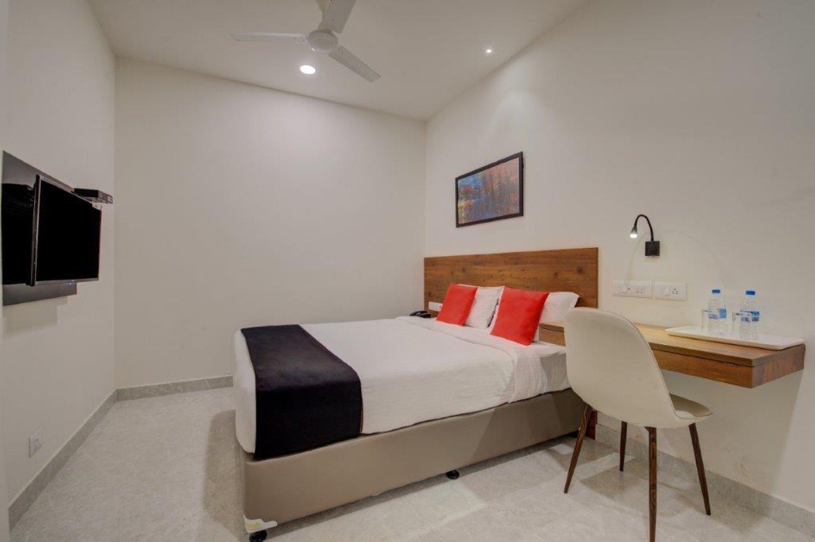 Standard AC room near Chennai Airport from ₹2300